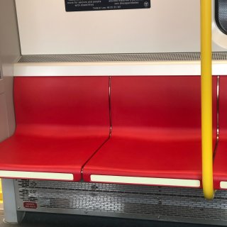 坐上了地铁红线新车...