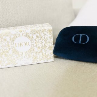 Dior的化妆包唇膏限定到了🌸...