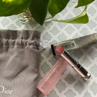 钟爱Dior 的变色唇膏，百年不变！...