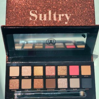 Anastasia sultry pal...