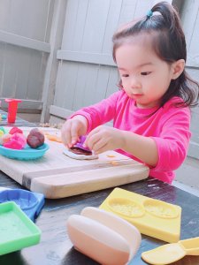 陪小猪宝一起玩黏土 || Play-Doh 黏土与模具
