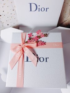 Dior超美的情人节礼物包装