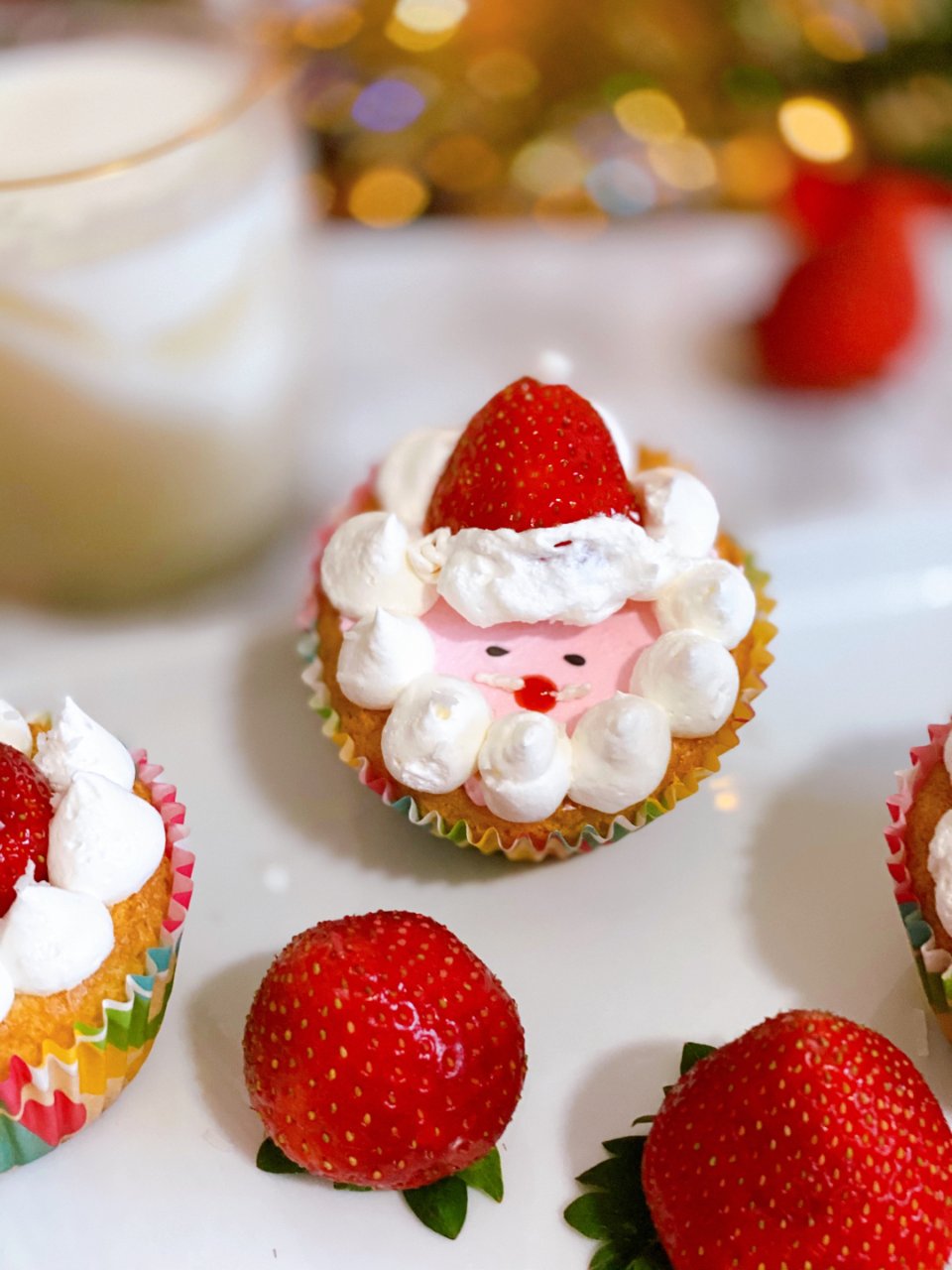 圣诞季的草莓蛋糕，你准备好被吃掉了吗？