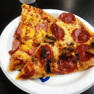 是日午餐 • Domino's pizz...