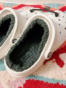 Crocs 让毛绒绒的拖鞋陪你过秋冬