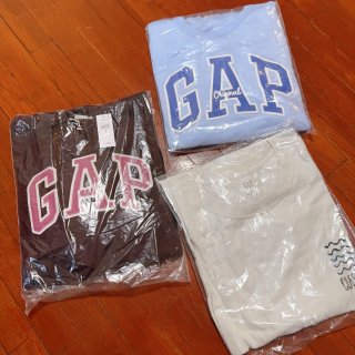 Gap工厂店买了些卫衣...