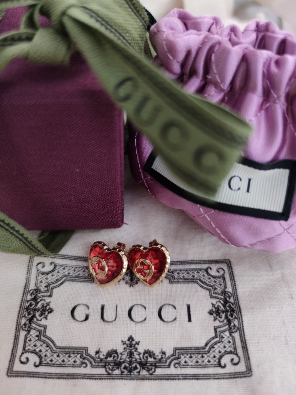 Gucci 古驰,farfetch,Shop red Gucci Interlocking G crystal heart earrings with Express Delivery - Farfetch