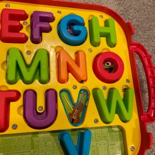 18个月玩具推荐｜Elmo字母盒，字母启...