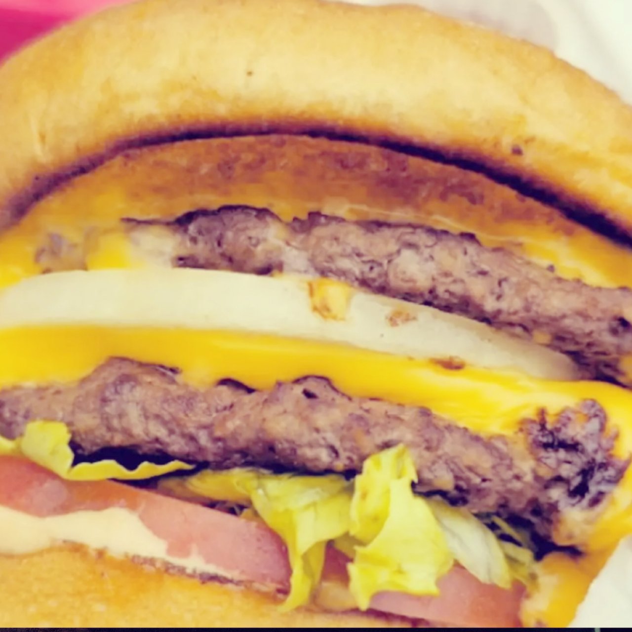 晒炫饭—麦当劳买一送一汉堡加免费薯条。...