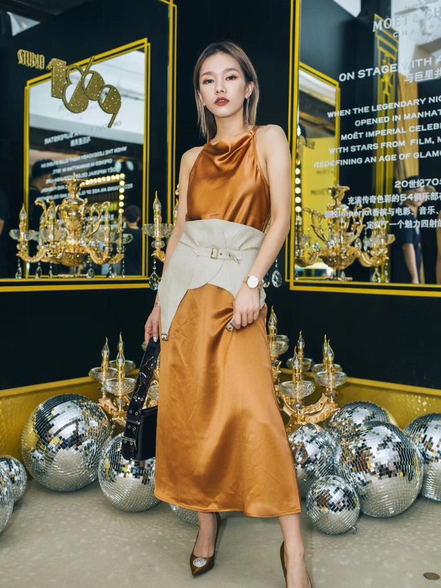 同色系大法 如何“混”入香槟快闪店？