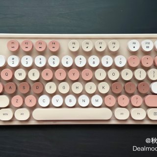 是粉粉嫩嫩的少女心键盘吖...
