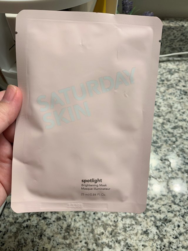 今天周日敷个周六面膜