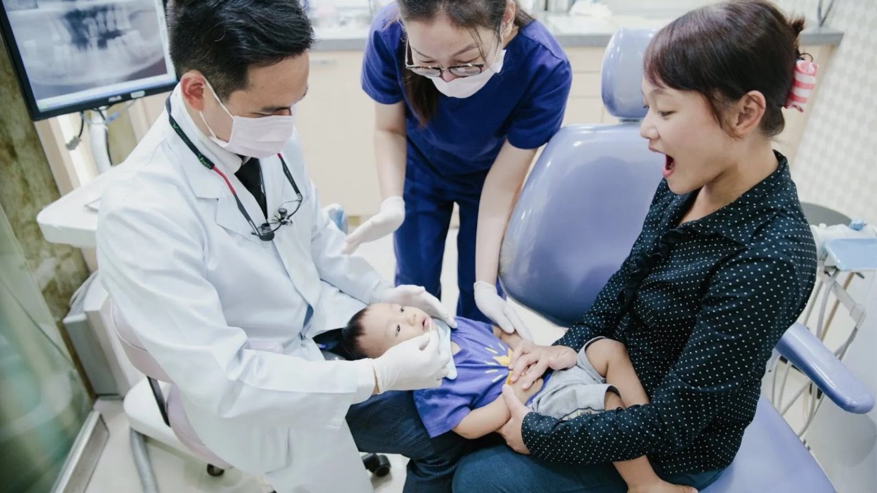 小宝宝看牙医