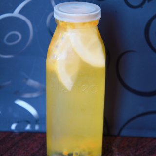 【百香果柠檬饮，酷热夏天里最棒的解暑利器...