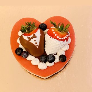 情人节特製爱心草莓芝士慕斯蛋糕...