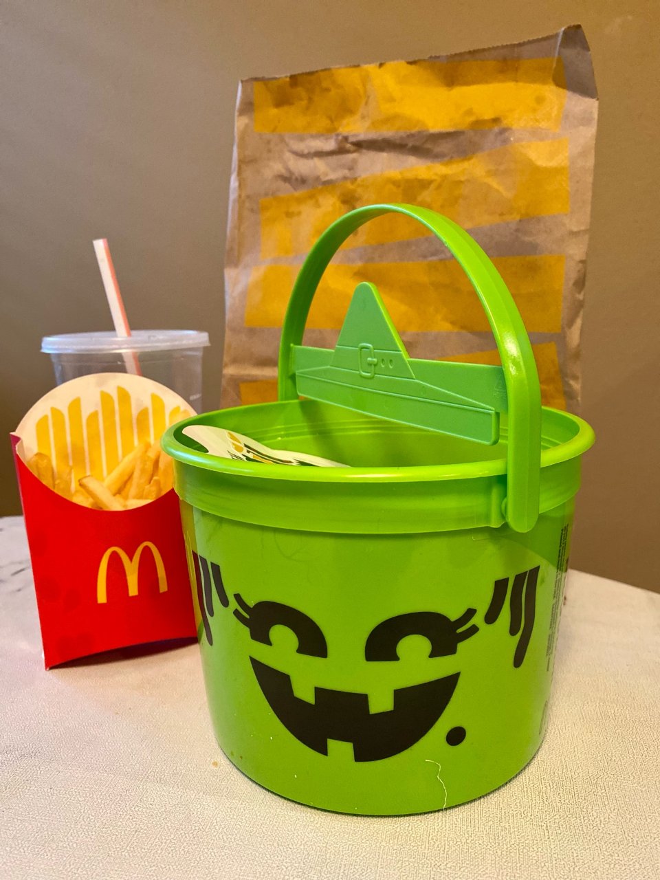 麦当劳的小绿桶...