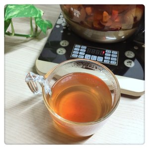 3、秋天，多喝一点红枣桂圆枸杞玫瑰茶吧