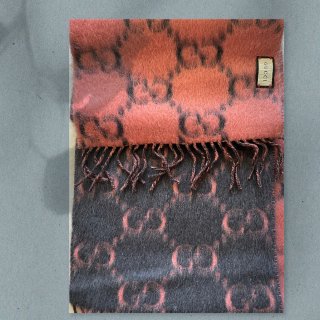 OOTD : Gucci 粉色的围巾...