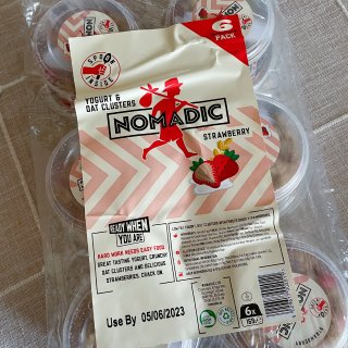 Nomadic Oat Clusters & Natural Yogurt, Strawberry 169g | Sainsbury's