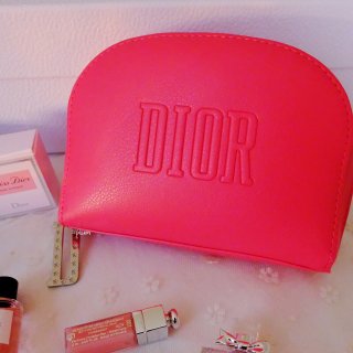 Dior 情人节礼盒🎁...