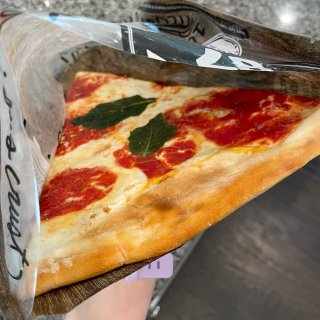 Whole Foods｜香腸Pizza”...