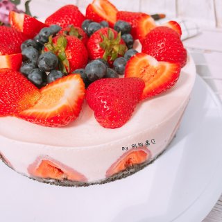 做个奥利奥草莓慕斯蛋糕祝父亲节快乐...