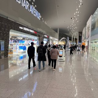 韩国仁川机场转机...