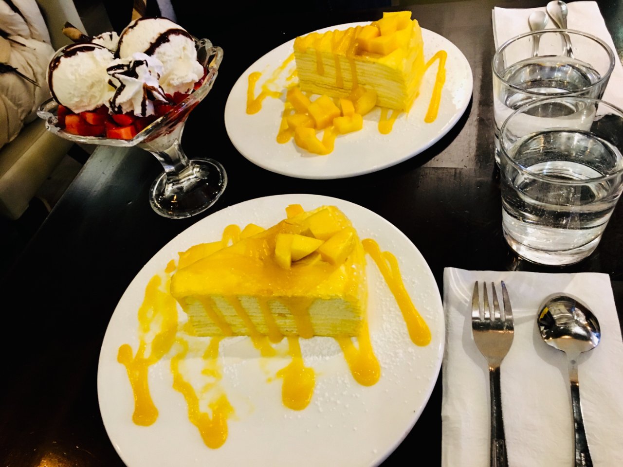Mango crepe cake,Ice cream with fruits,water