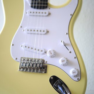 谁说电吉他不能小清新，试试D&R奶黄色电...
