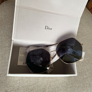Dior墨镜 天天刷着迷了...