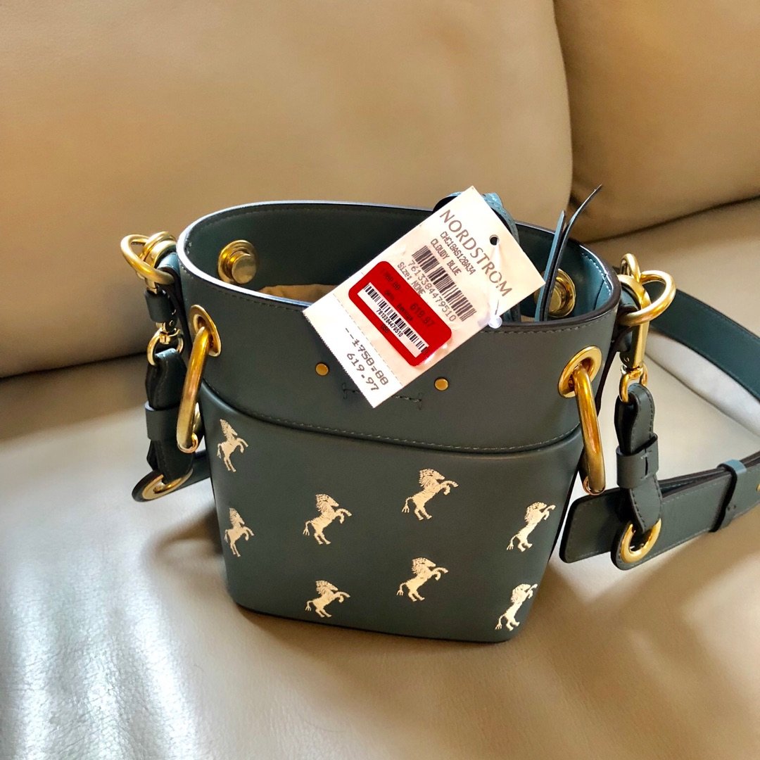 Chloe小包，三五折$600。...