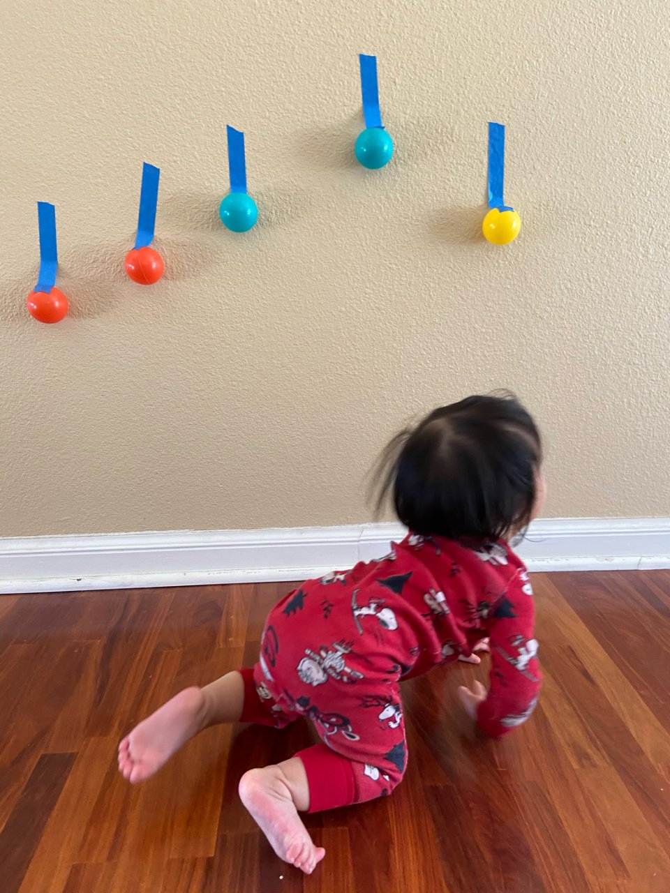 一歲寶寶可以在家玩的簡易遊戲...