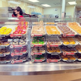 逛Krispy Kreme 甜甜圈店 #...
