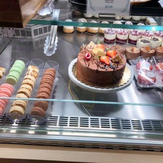 甜品店 【Eclair Bakery】...
