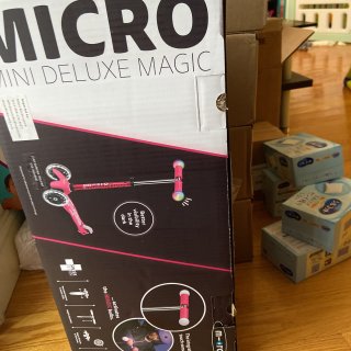 箱子很奇怪的micro mini 滑板车...