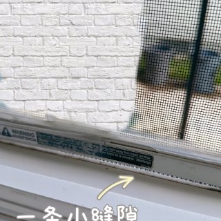 胶带覆盖网解决窗户缝隙小问题...