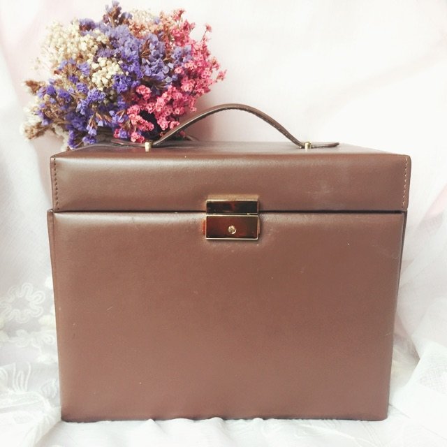 #颜值在线收纳# 皮质首饰盒 相信...