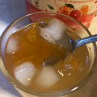 美食4⃣️： 夏日冰凉，来杯西柚蜂蜜茶🍹...