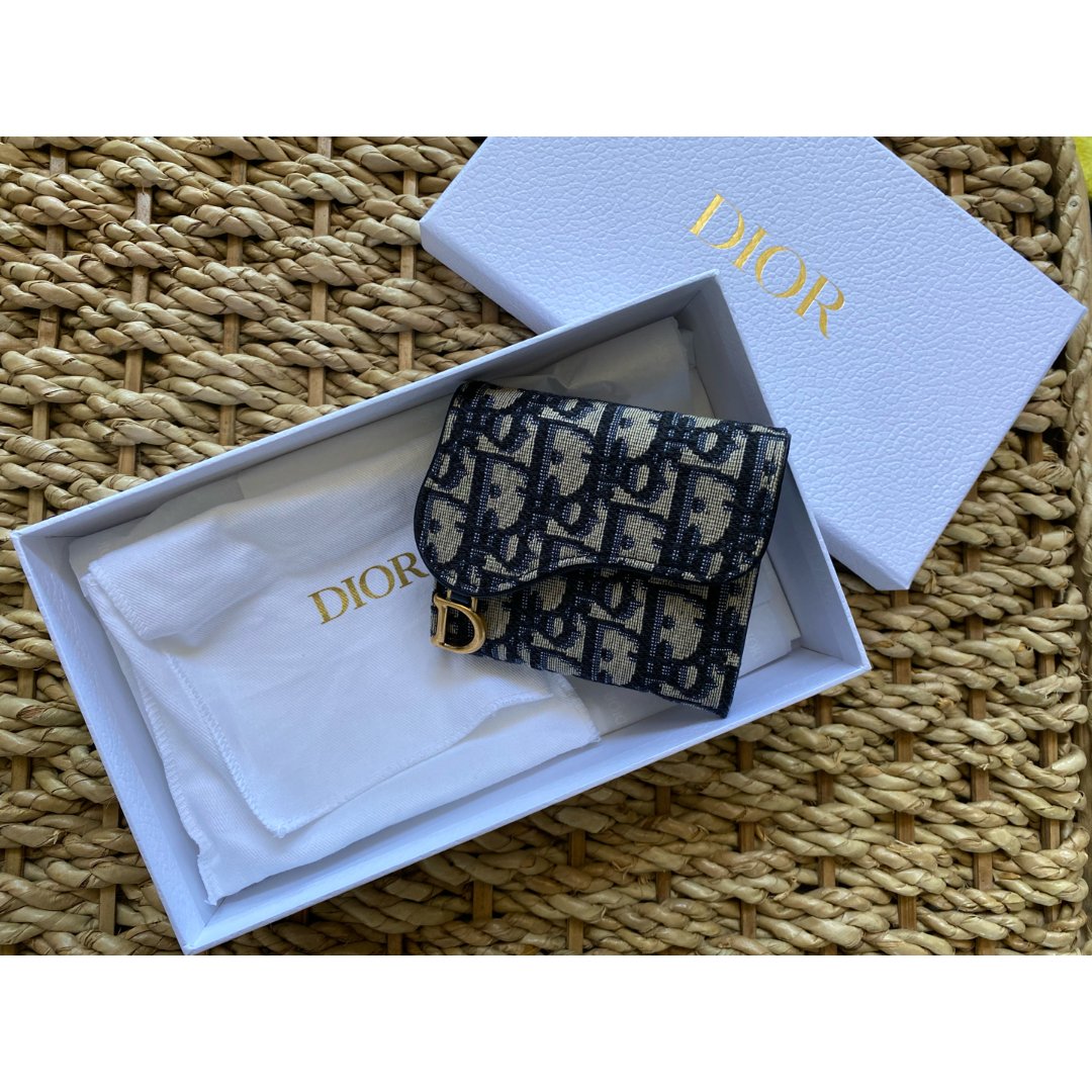 晒晒圈城市精选小巧美丽又实用的Dior钱包(ෆ ͒•∘̬• ͒)◞