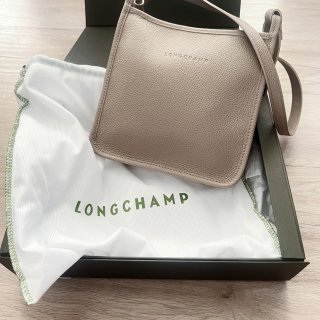 Longchamp低调的简约法式小方包🤍...