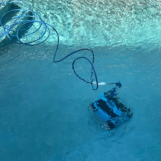 再也不怕落叶入水了 泳池清洁机器人...
