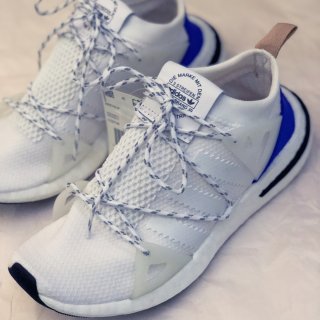 Adidas 白色运动鞋👟...