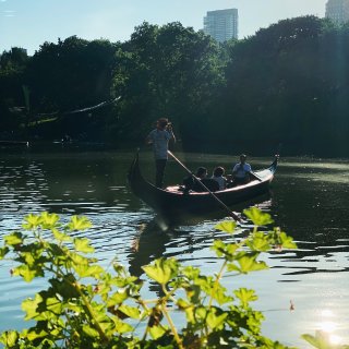 关店前去看看中央公园的Loeb Boat...