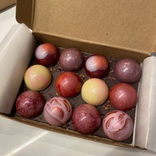 温哥华网红甜品店BETA 5的泡芙果然不...