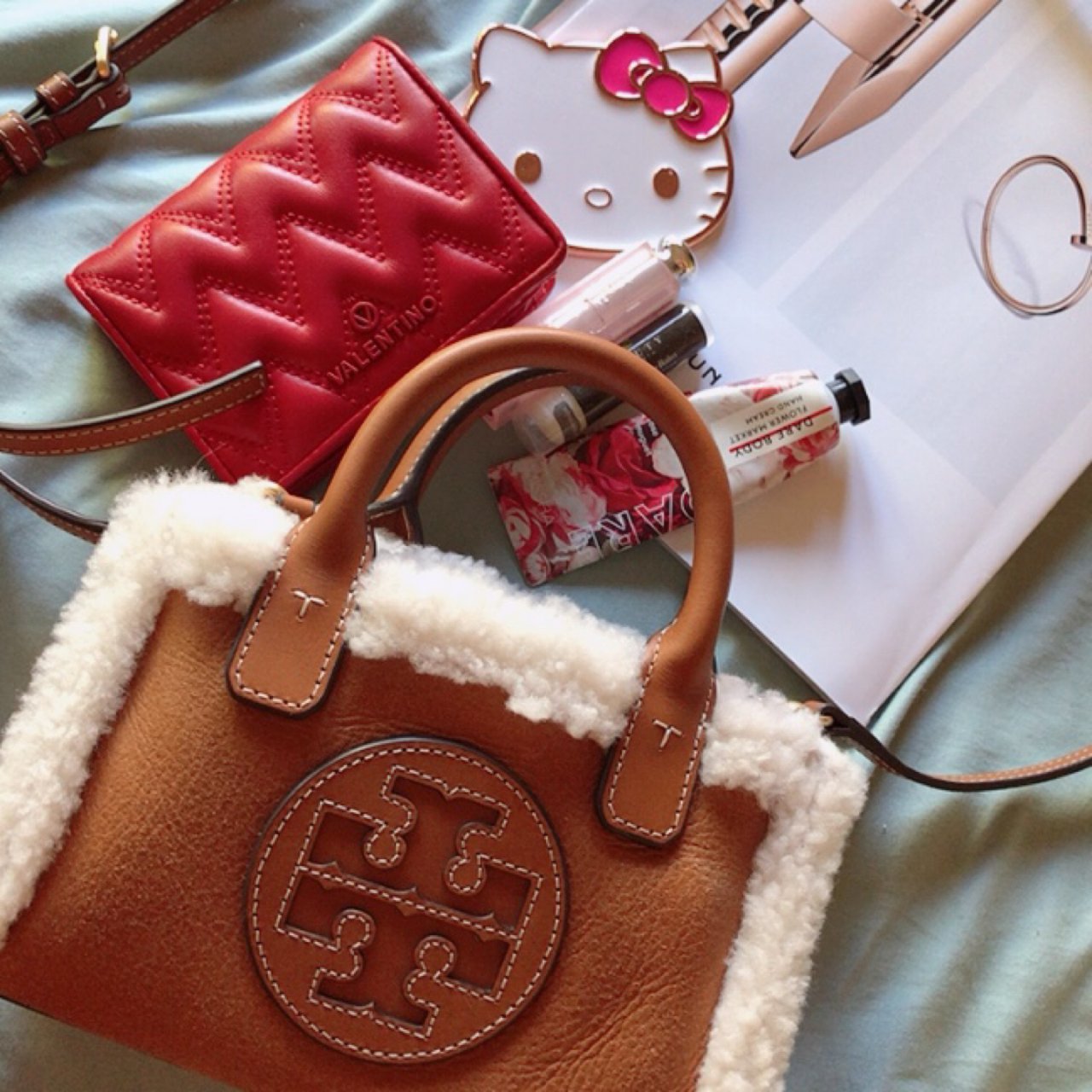 晒晒圈时尚精选愛不釋手的Tory Burch Ella毛毛迷你托特包❤️