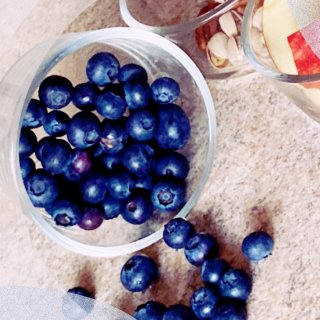 蓝莓的季节来惹🍁 爱它就来吃掉它😋...