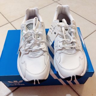 adidas 阿迪达斯