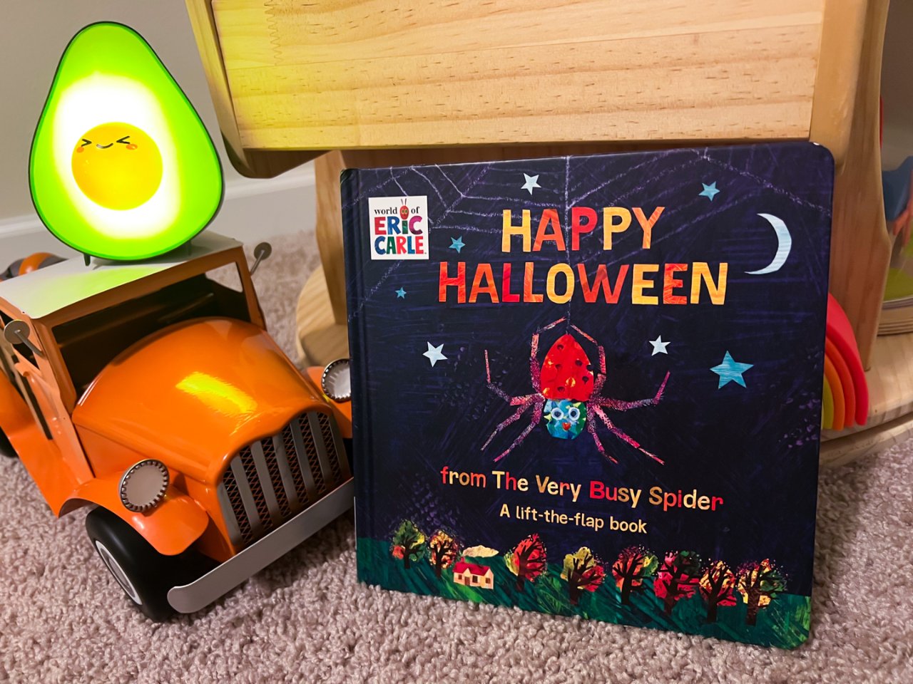 Happy Halloween from The Very Busy Spider: A Lift-the-Flap Book (The World of Eric Carle): Carle, Eric, Carle, Eric: 9780593097106: Amazon.com: Books