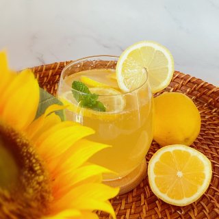 🍋蜂蜜柠檬水，助你白成一道光⚡️...