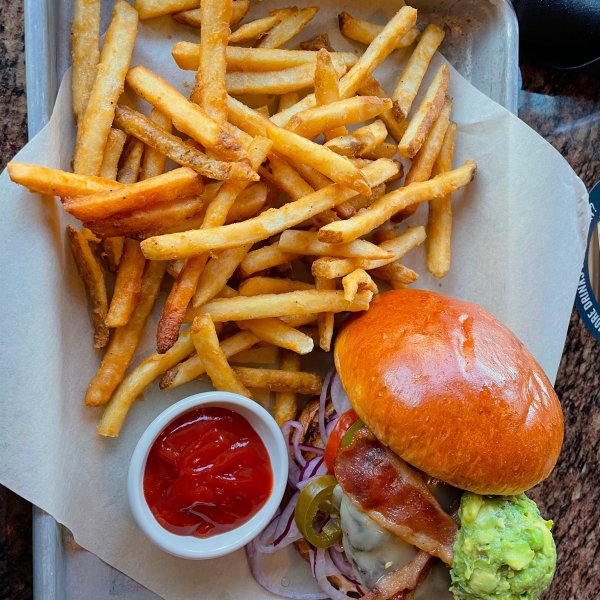Bacon - Guacamole Deluxe Burger